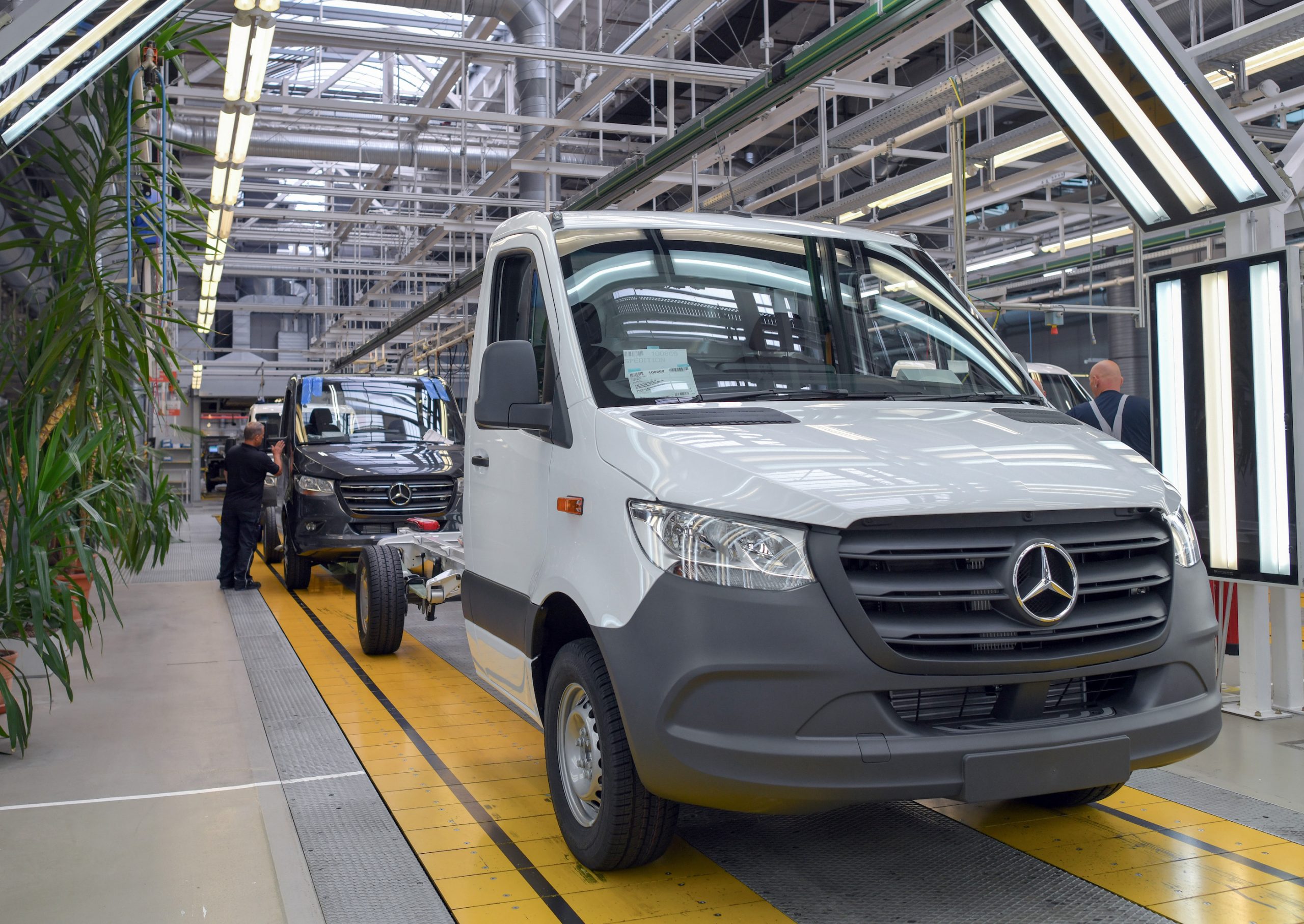 Commercial vehicles of the Sprinter type are built at the Mercedes-Benz AG Ludwigsfelde plant