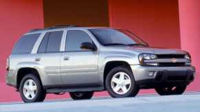 silver 2007 Chevy Trailblazer with red background