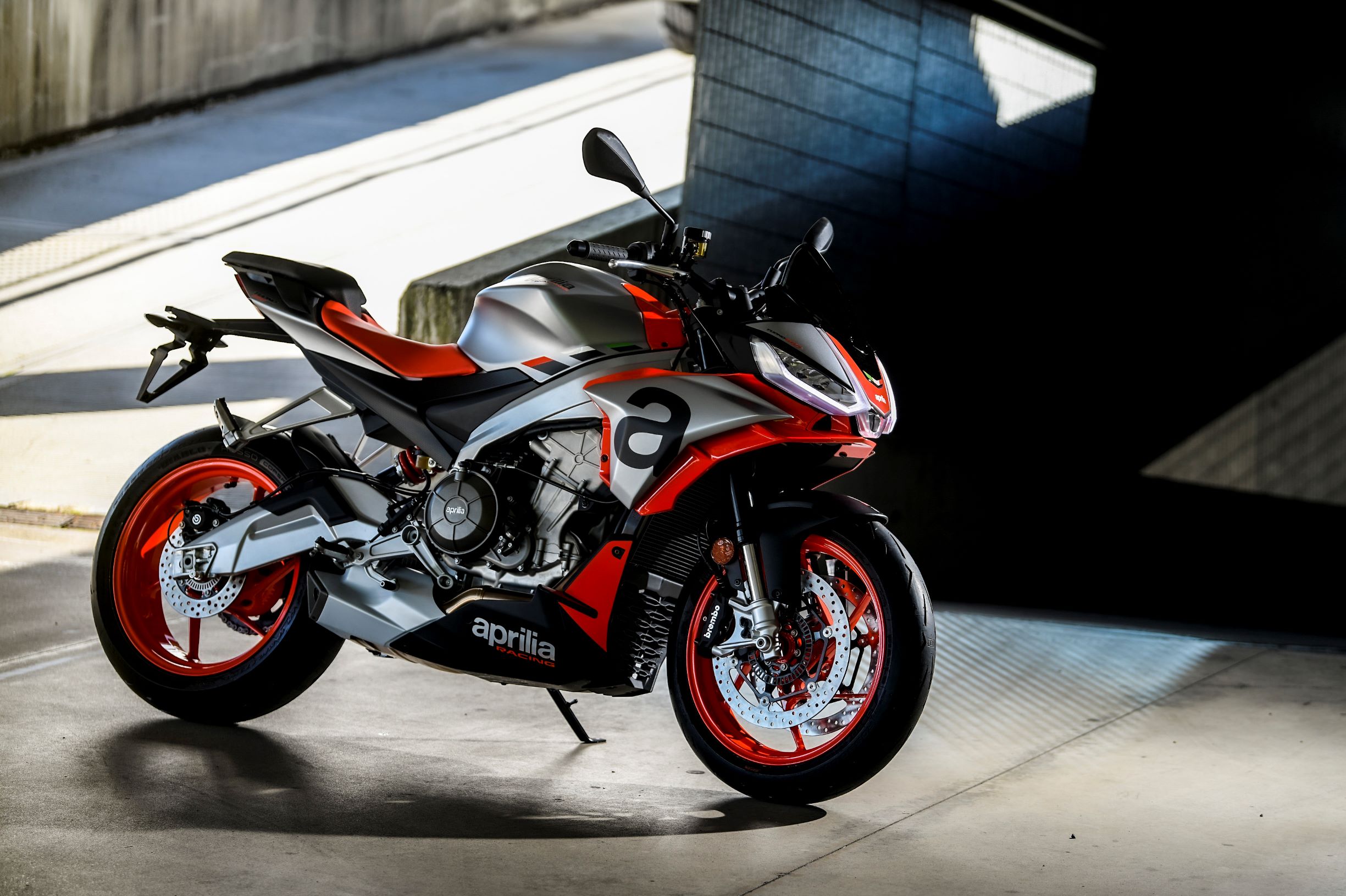 Aprilia Relaxes the RS With the Naked 2021 Tuono 660