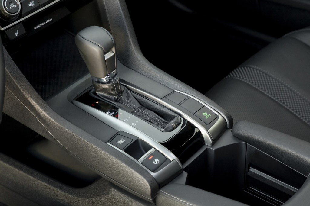 A shot of the automatic gear shifter in the 2021 Honda Civic Hatchback Sport Touring
