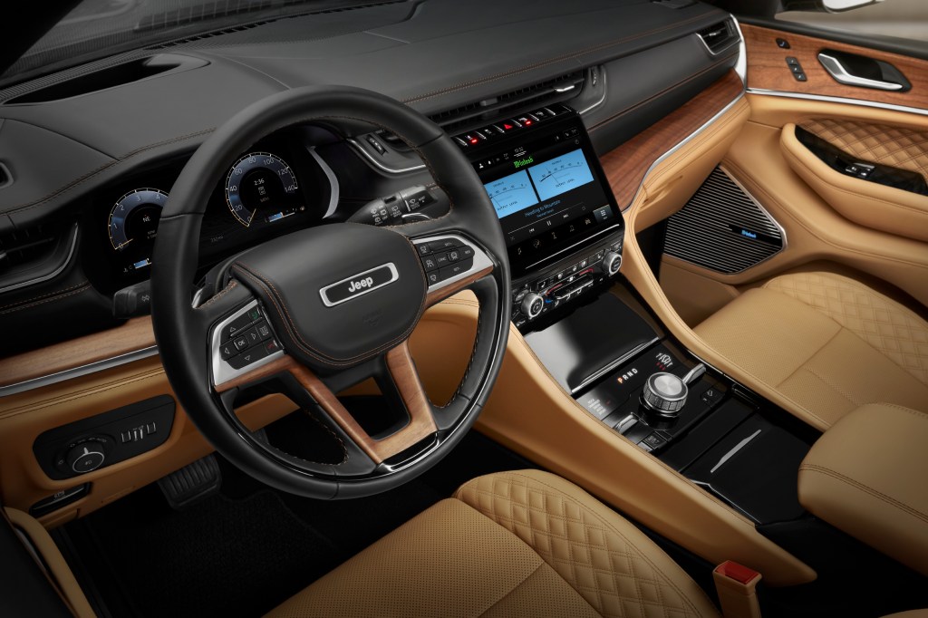 A look at the luxurious interior of the 2021 Jeep Grand Cherokee L Summit Reserve