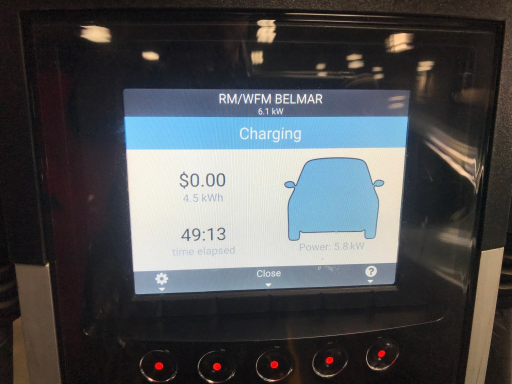 A picture of the screen on the ChargePoint charger