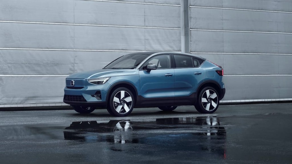 2022 Volvo C4 Recharge front 3/4 view2