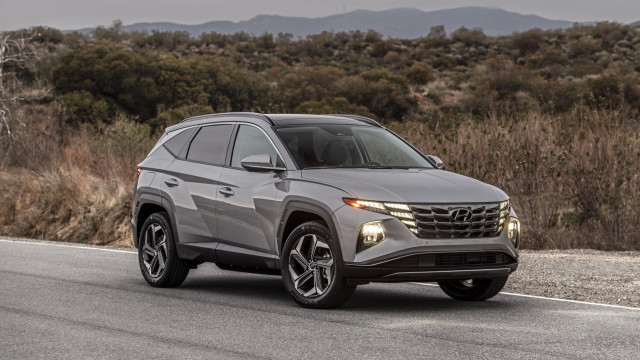 The 2022 Hyundai Tucson PHEV in the desert 