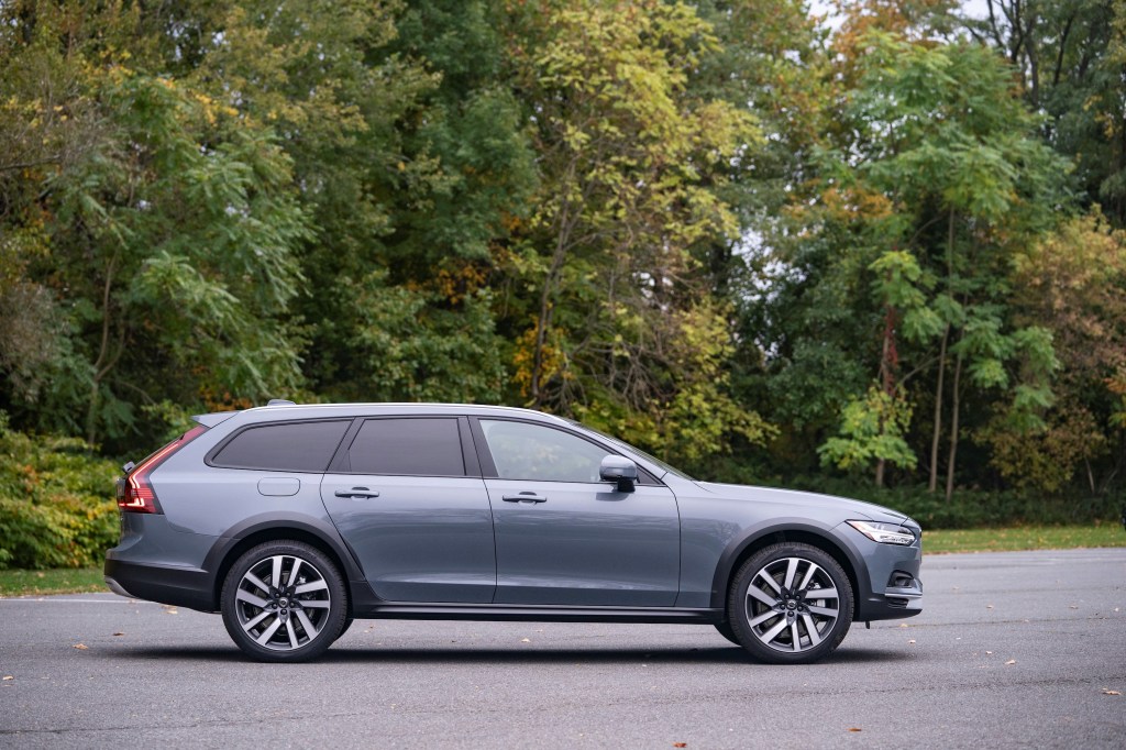 grey 2021 Volvo V90 Cross Country could be a great SUV alternative