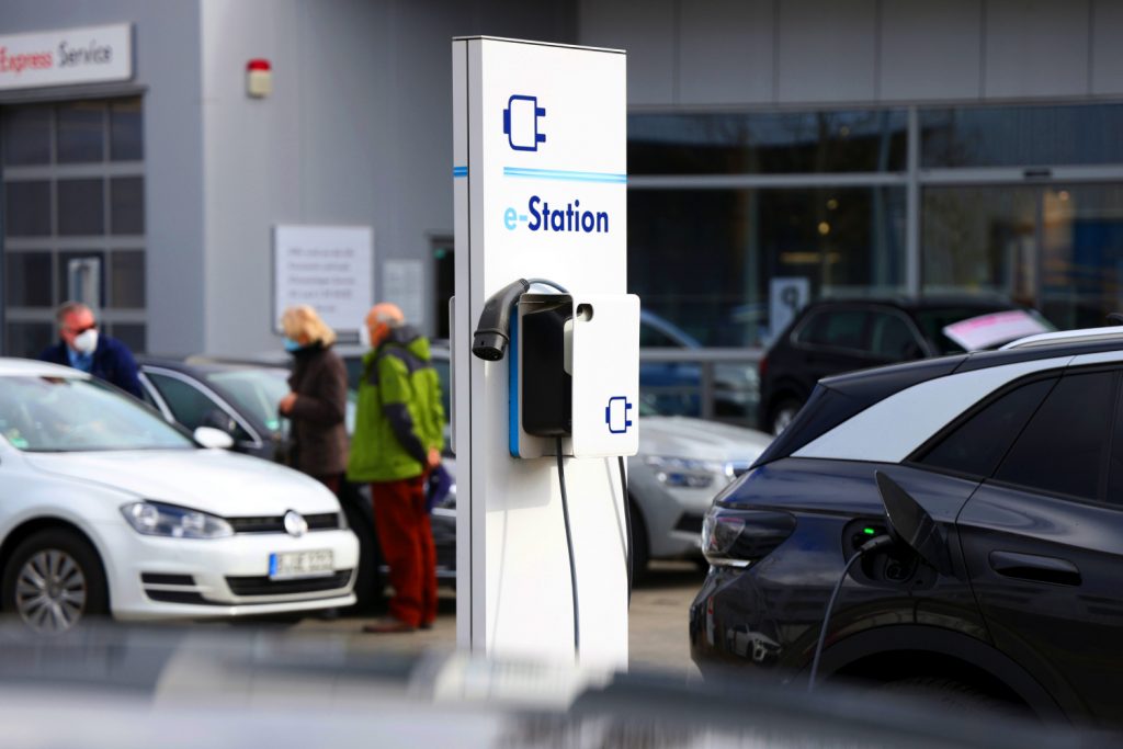 how-much-does-it-cost-to-charge-an-electric-vehicle-at-a-charging-station