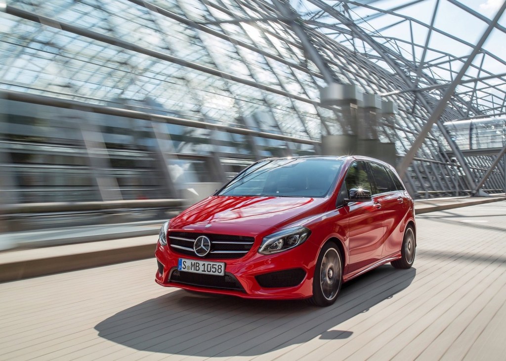 a front shot of a 2015 Mercedes-Benz B-Class driving