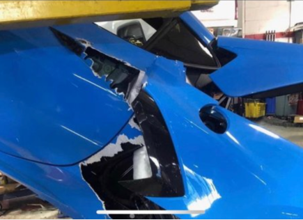 Destroyed 2021 Chevrolet Corvette C8 Falls From a Mechanic’s Lift