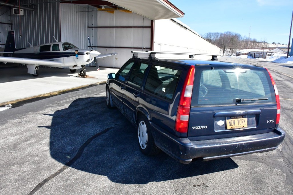 Volvo V70 NEW YORK Plates rear 3/4 view