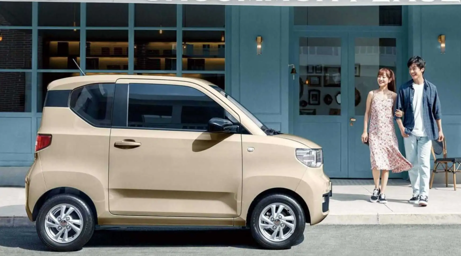 Wuling Hong Guang Mini EV side view