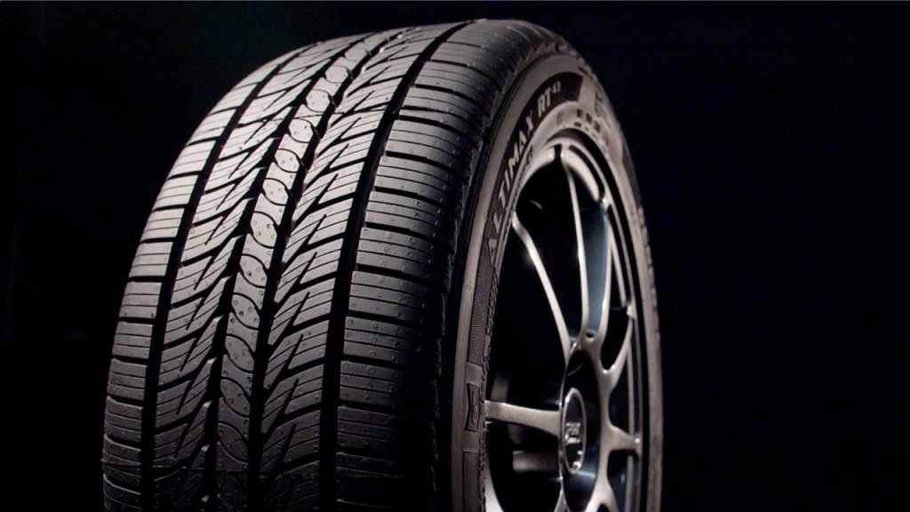 a press photo of the general altimax rt43 tire