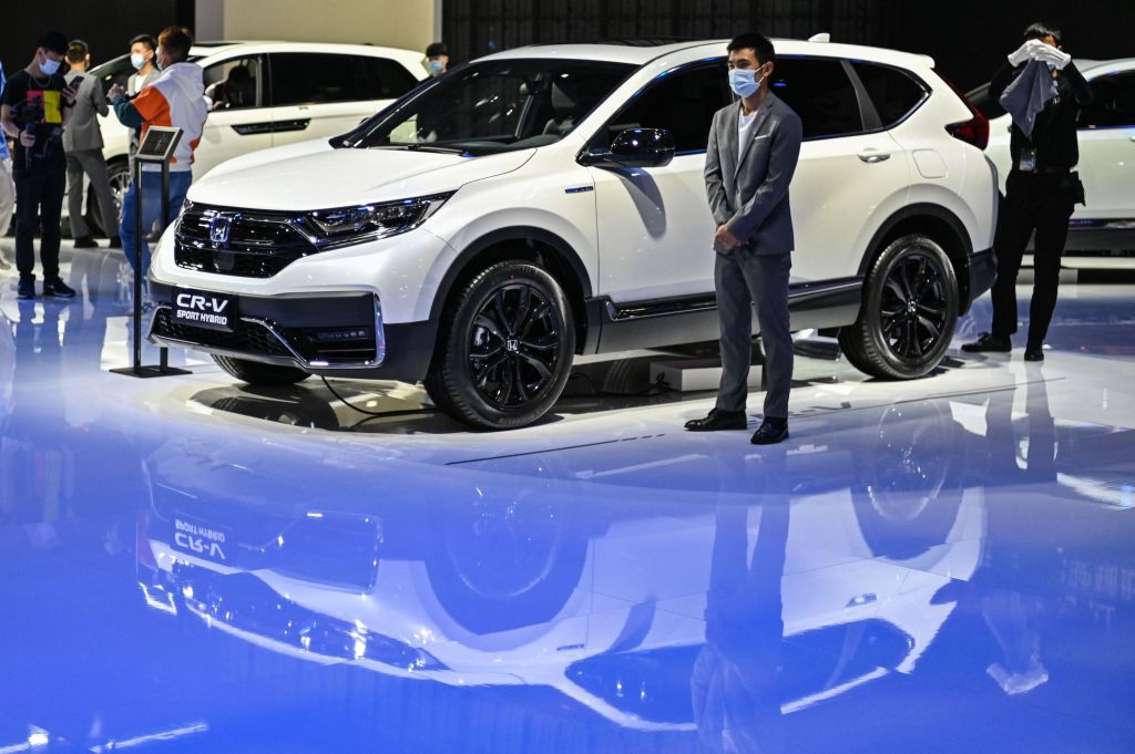 White 2021 Honda CR-V at an auto show named most comfortable compact SUV by Consumer Reports