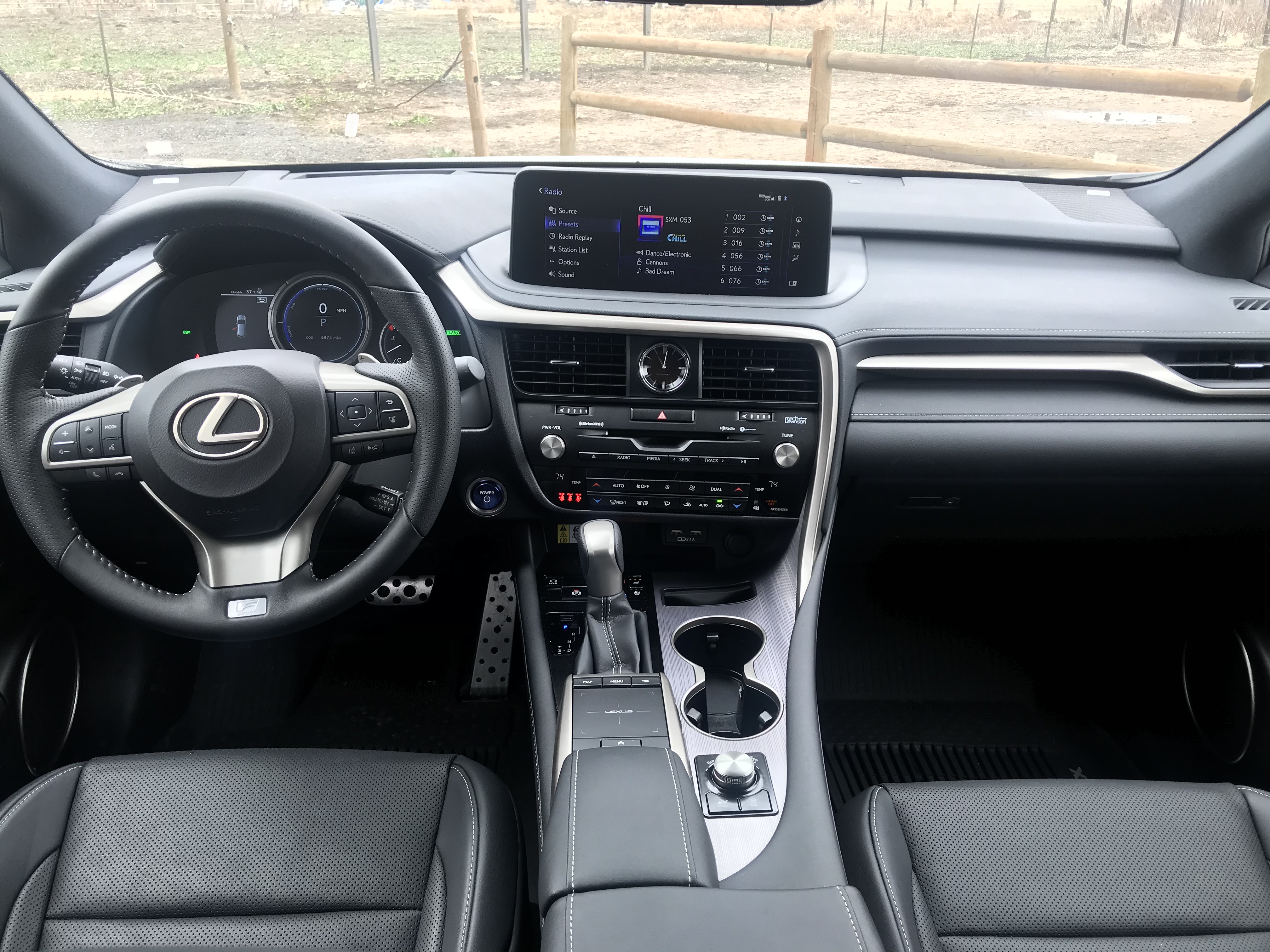 Lexus RX 2021 года готов продолжить свое господство