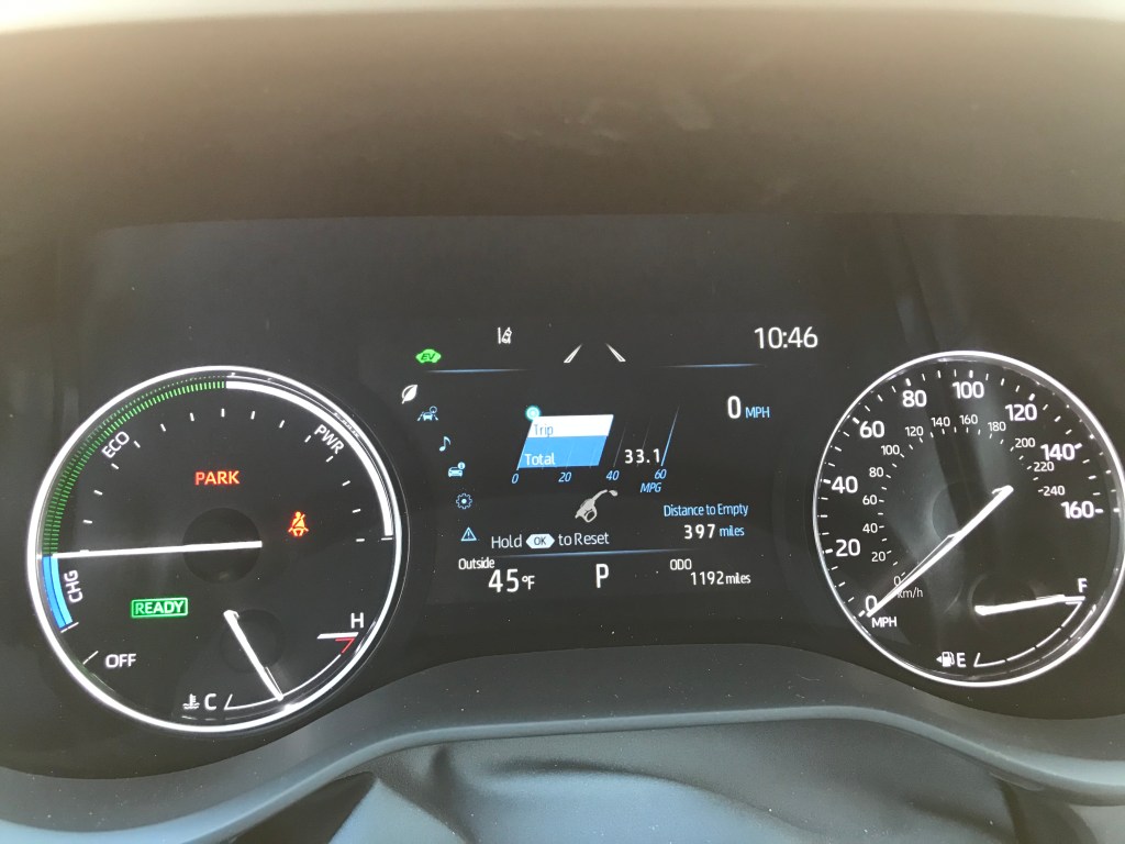 a picture of the 2021 Toyota Sienna Fuel Economy Readout. The fuel gauge is still full