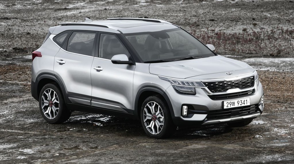 The 2021 Kia Seltos in mud