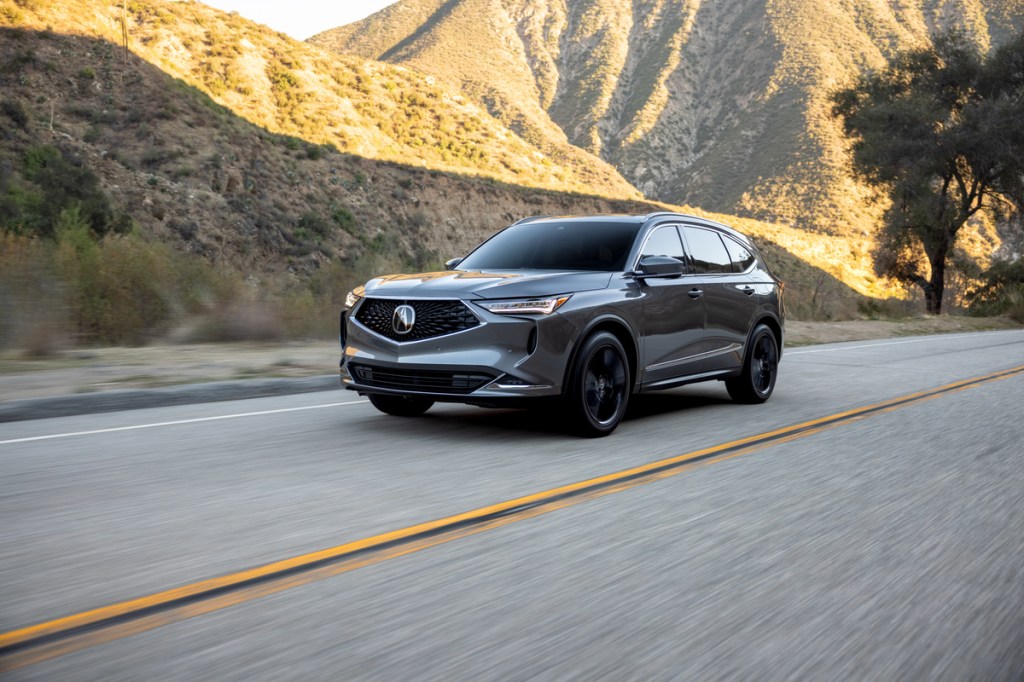 a front shot of the 2022 Acura MDX Advance