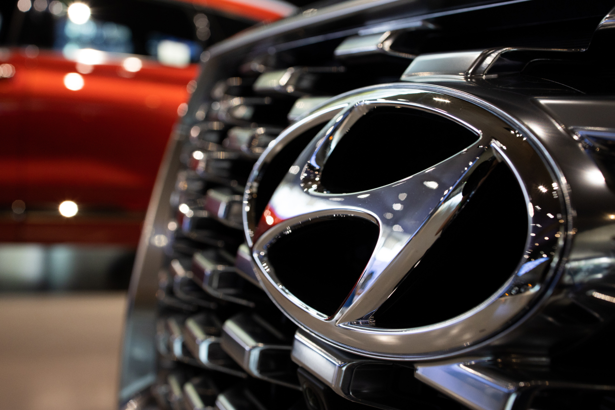 The Hyundai logo seen on the front grille of a Palisade