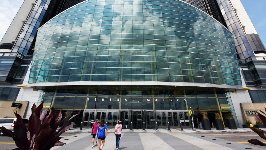 Visitors walking toward the General Motors world headquarters office in Detroit's Renaissance Center