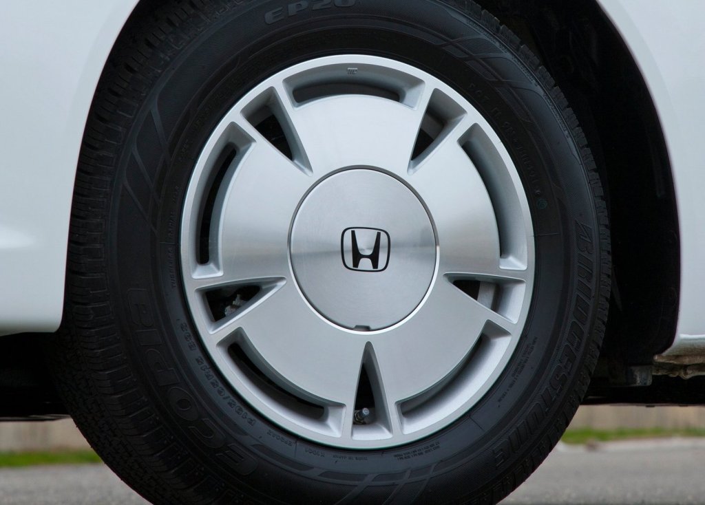 A wheel on the 2012 Honda Civic HF 