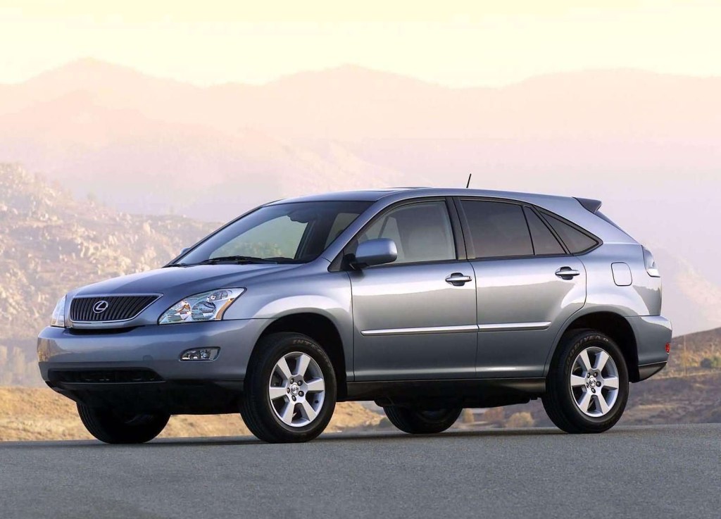 a front shot of a 2003 Lexus RX 300