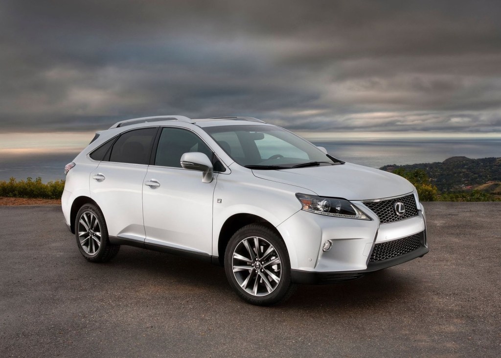 a front shot of a white 2014 Lexus RX 350