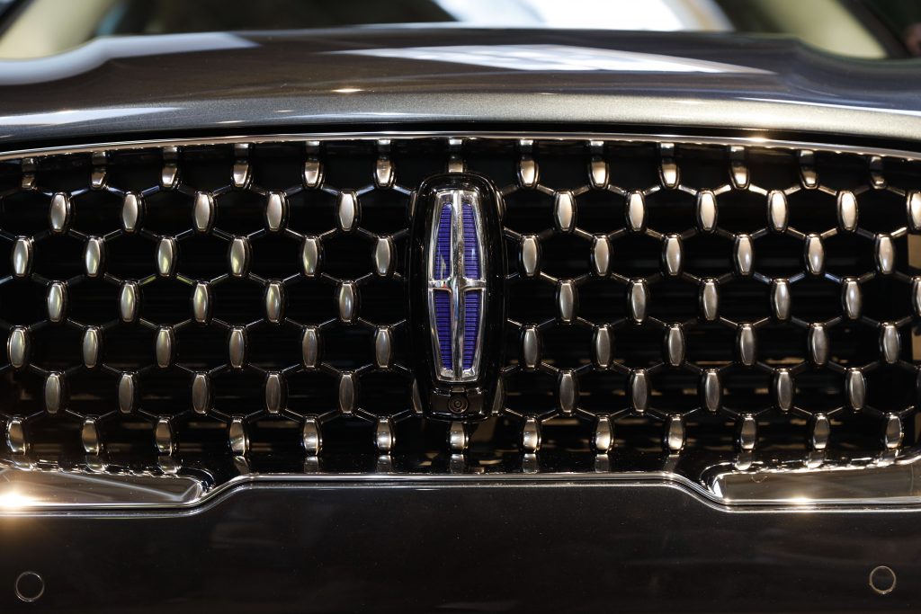Lincoln grille