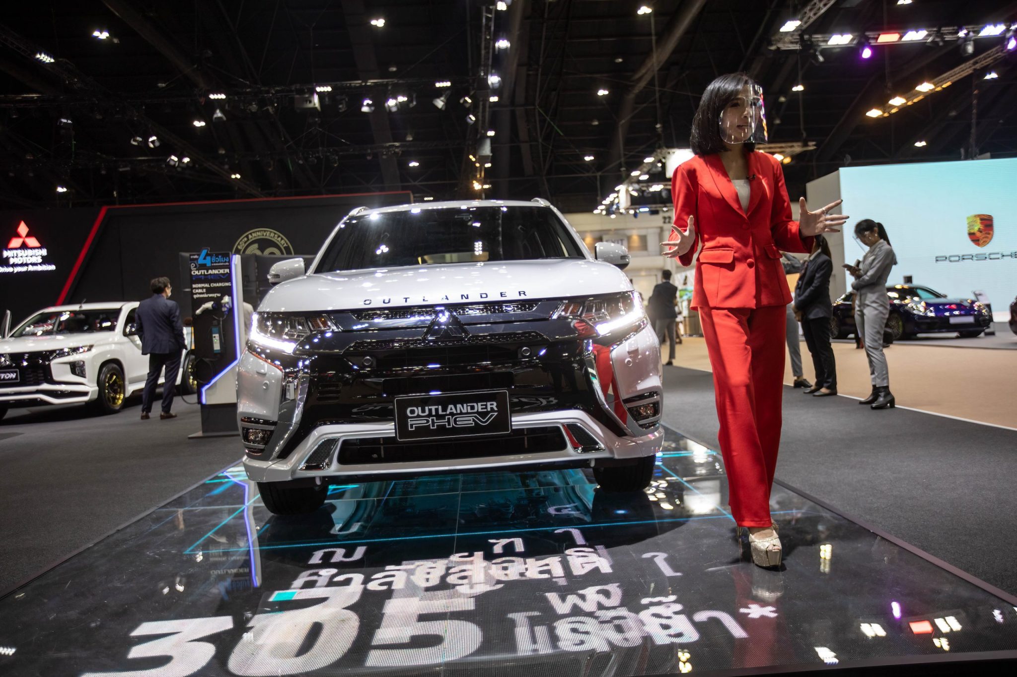 The 2021 Mitsubishi Outlander PHEV Fixes Some Problems and Not Others
