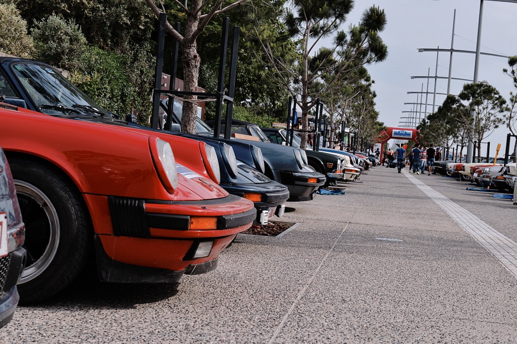 The biggest classic car race of Belgium "Tour Amical" reached the city of Thessaloniki . The road is filled with air-cooled Porsche 911 models