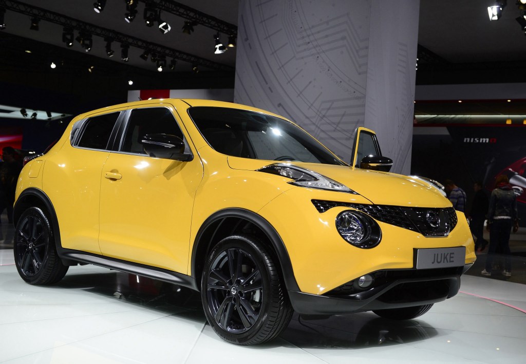 A shiuny yellow Nissan Juke is in the spotlight at the Moscow Automobile Salon.