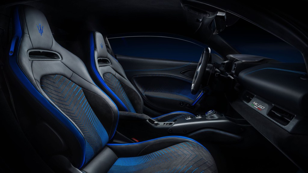 The black-and-blue interior of the 2022 Maserati MC20
