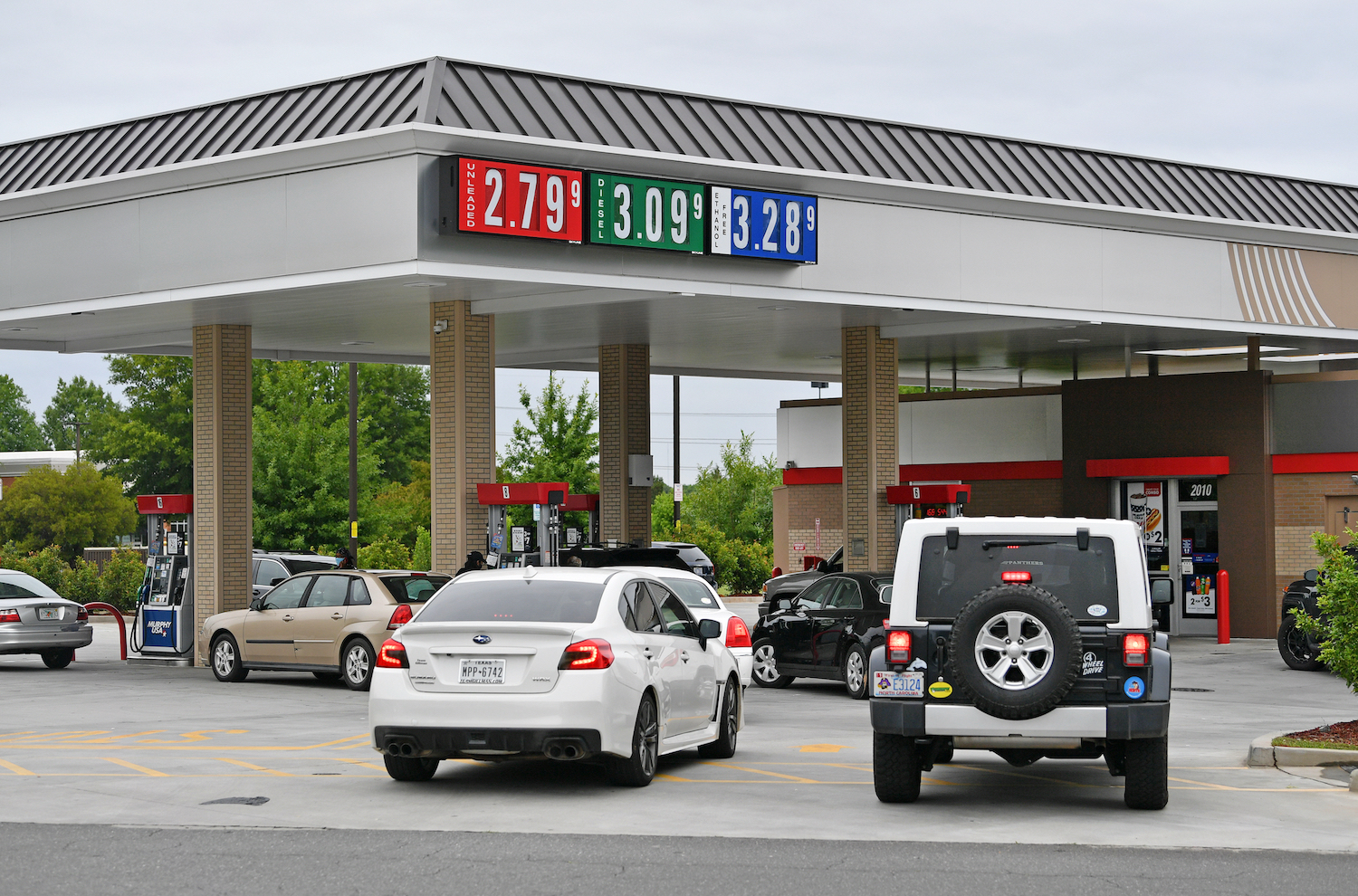 Cars lined up to get gasoline after ransomware cyberattack caused the Colonial Pipeline to shut down, resulting in shortages in Charlotte, North Carolina, on May 12, 2021