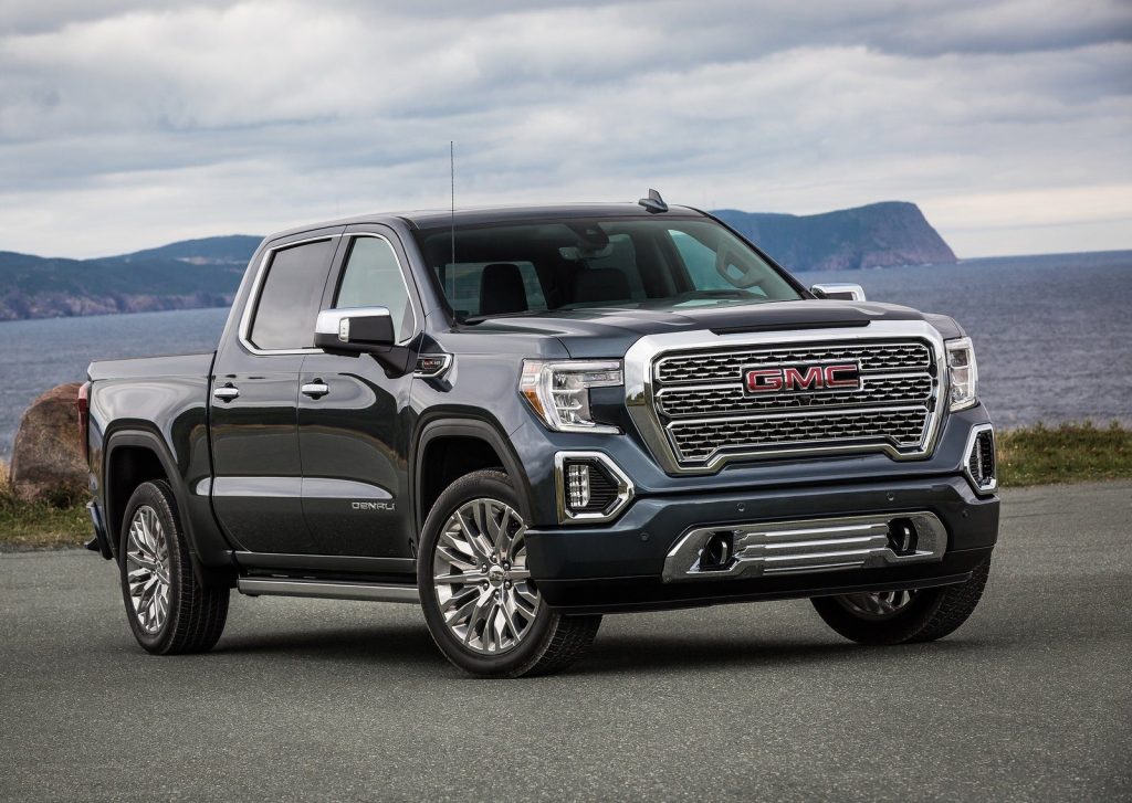 An image of a 2021 GMC Sierra parked outside.