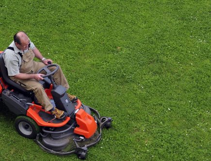 What’s the Difference Between a Riding Lawn Mower and a Lawn Tractor?