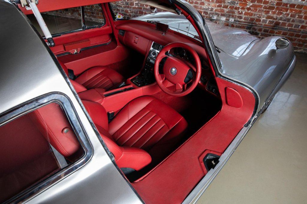 Gullwing tribute from 2001 Mercedes SLK AMG interior