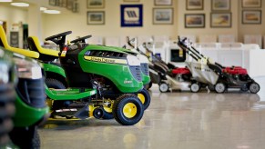Riding lawn mowers on display, riding lawn mowers are among the most common types of lawn mowers and are the best lawnmowers for big yards