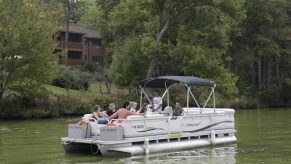 Pennsylvania, Pocono Mountains, Hawley, Woodloch Resort, Lake Teedyuskung, Pontoon Boat Ride
