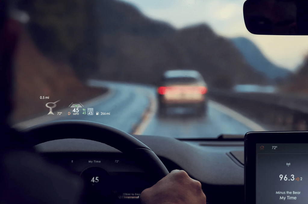 The 2021 Lincoln Aviator Head-Up Display showing travel speed, fuel, and more 