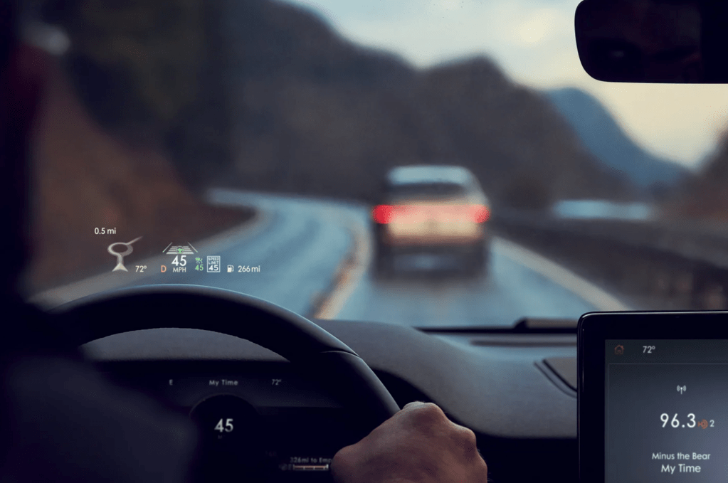 The 2021 Lincoln Aviator Head-Up Display showing travel speed, fuel, and more