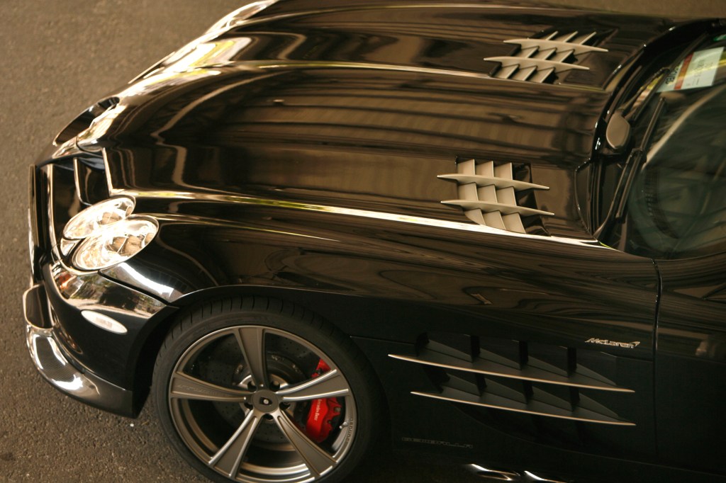 The front end overhead view of a Mercedes-Benz McLaren SLR