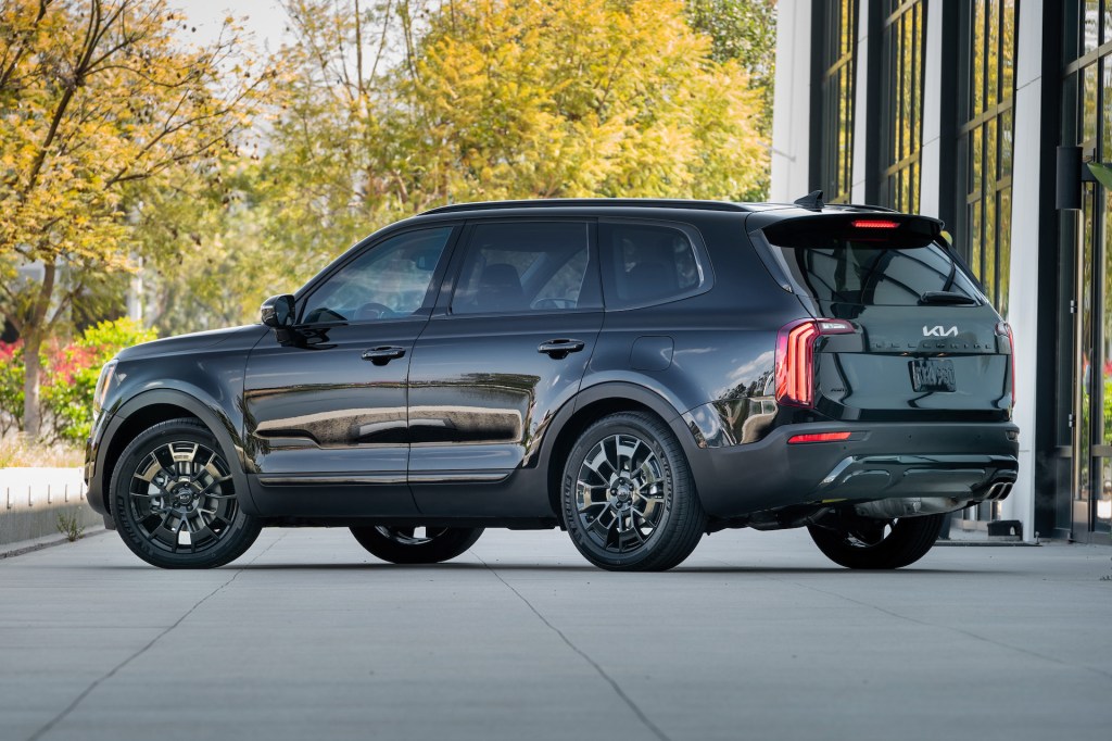 An image of a 2022 Kia Telluride outdoors.