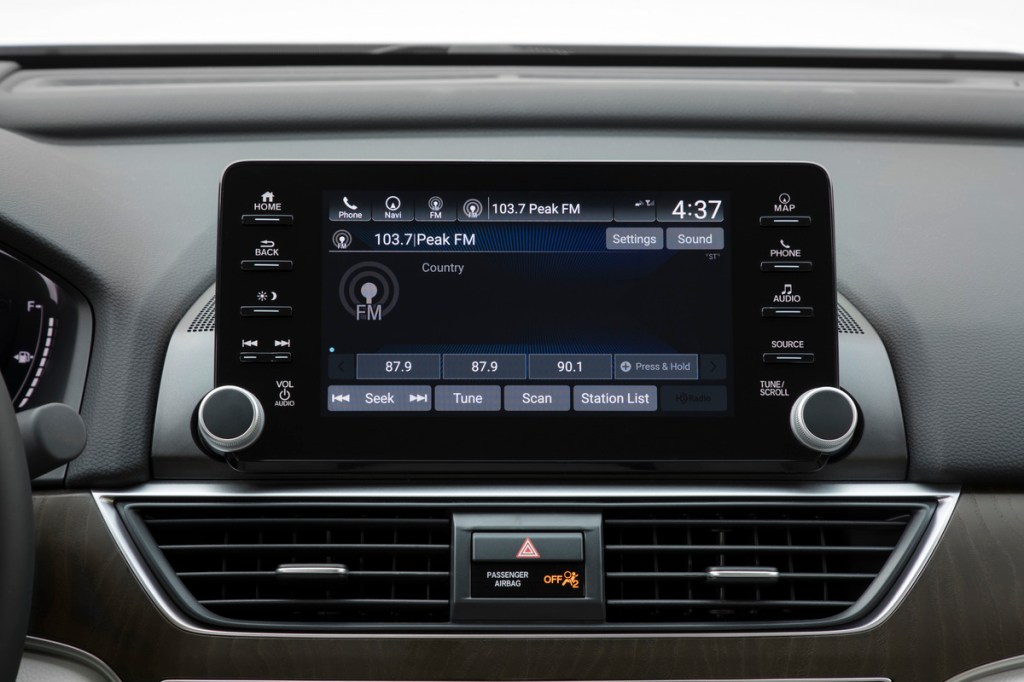 2020 Honda Accord Touring infotainment system 