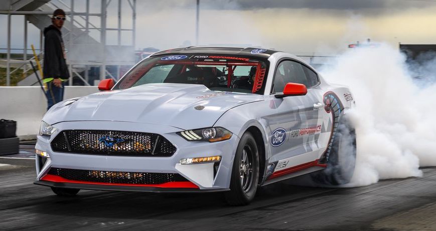 2021 Ford Mustang Cobra Jet 1400 doing a burnout 