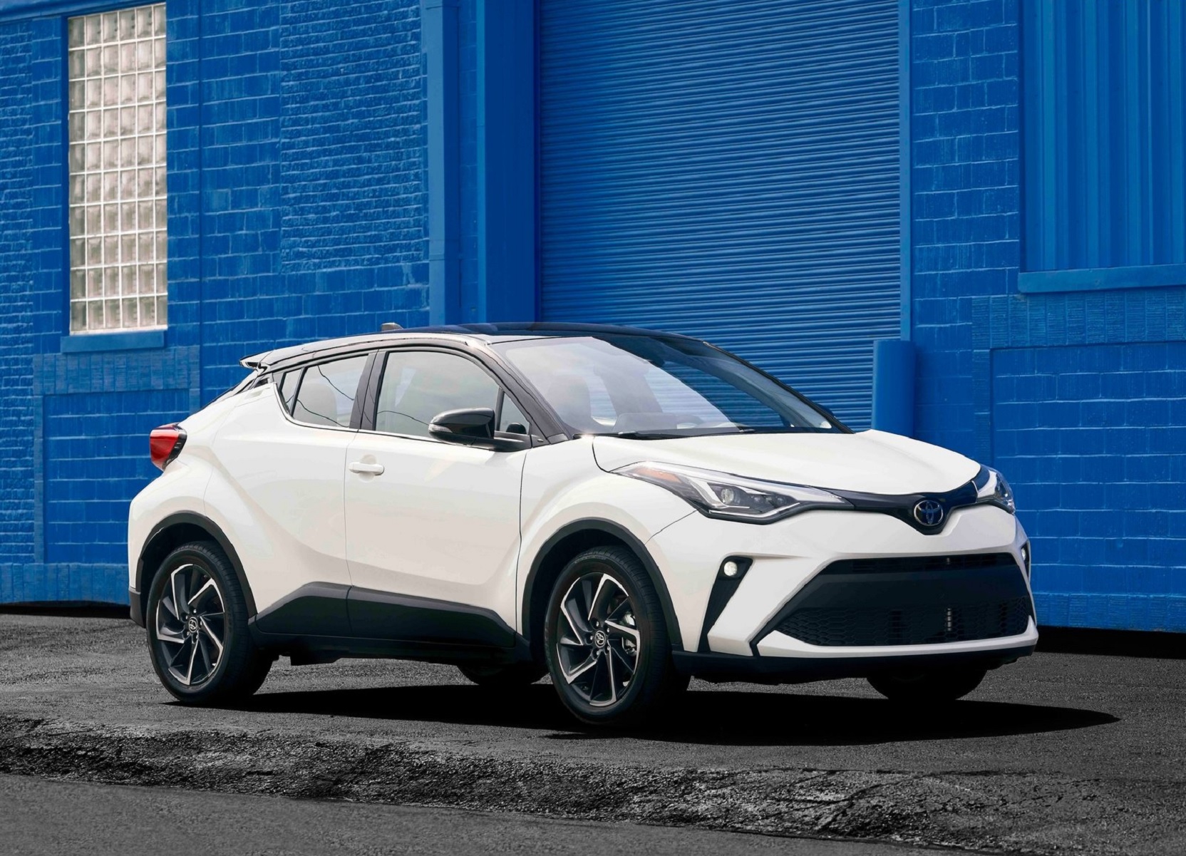 Делает ли Toyota Corolla Cross 2022 модельного года C-HR неактуальной?