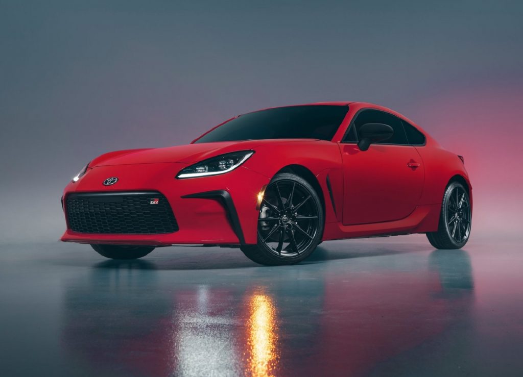 Should You Wait for the 2022 Nissan 400Z or Get a Toyota GR 86
