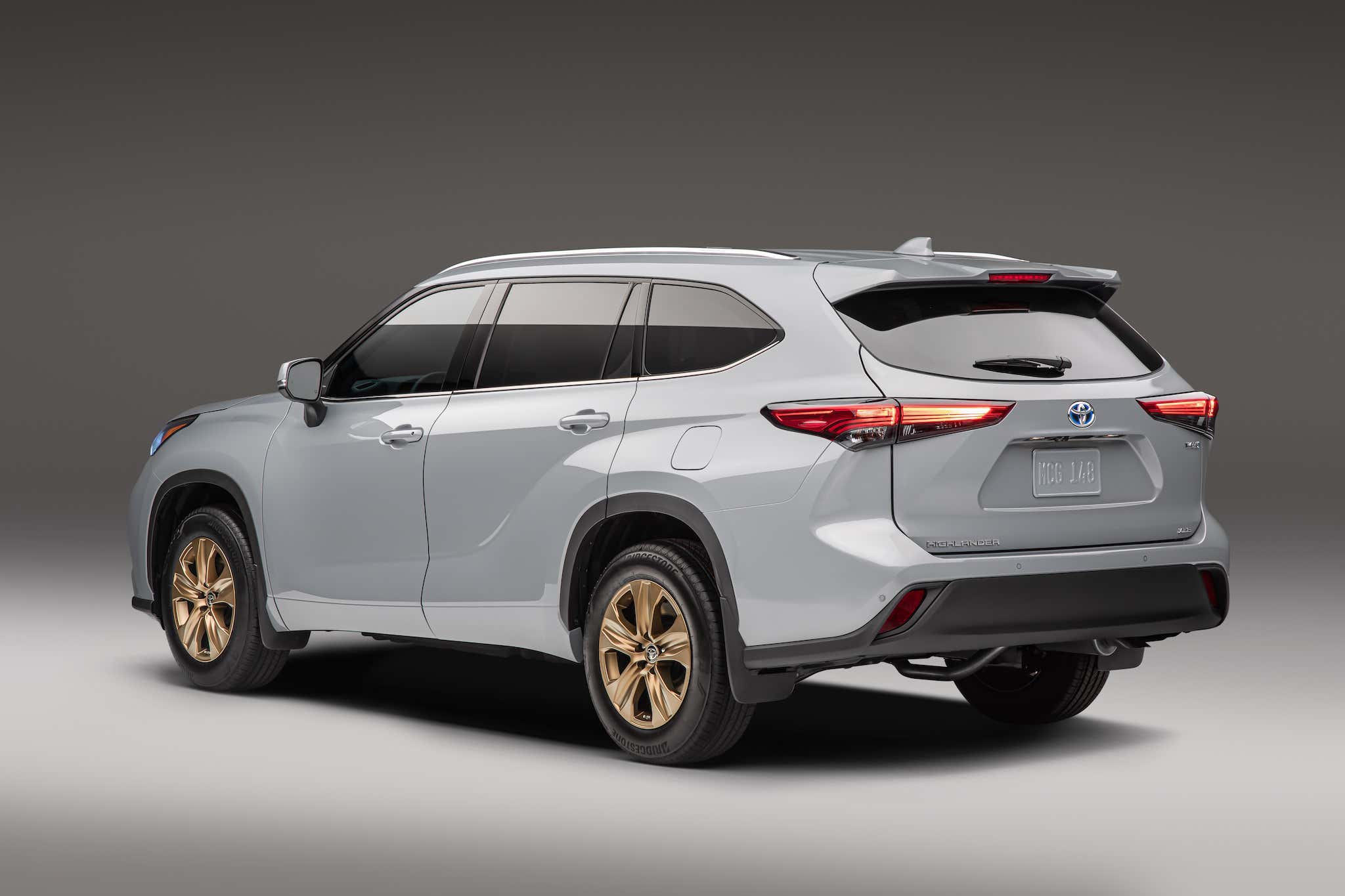 The 2022 Toyota Highlander Hybrid Bronze Editon Is the Ultimate Suburban Flex