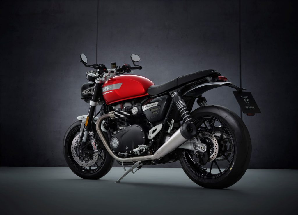The rear 3/4 view of a red-and-black 2022 Triumph Speed Twin