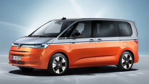 2022 Volkswagen T7 Multivan two-tone in orange and silver