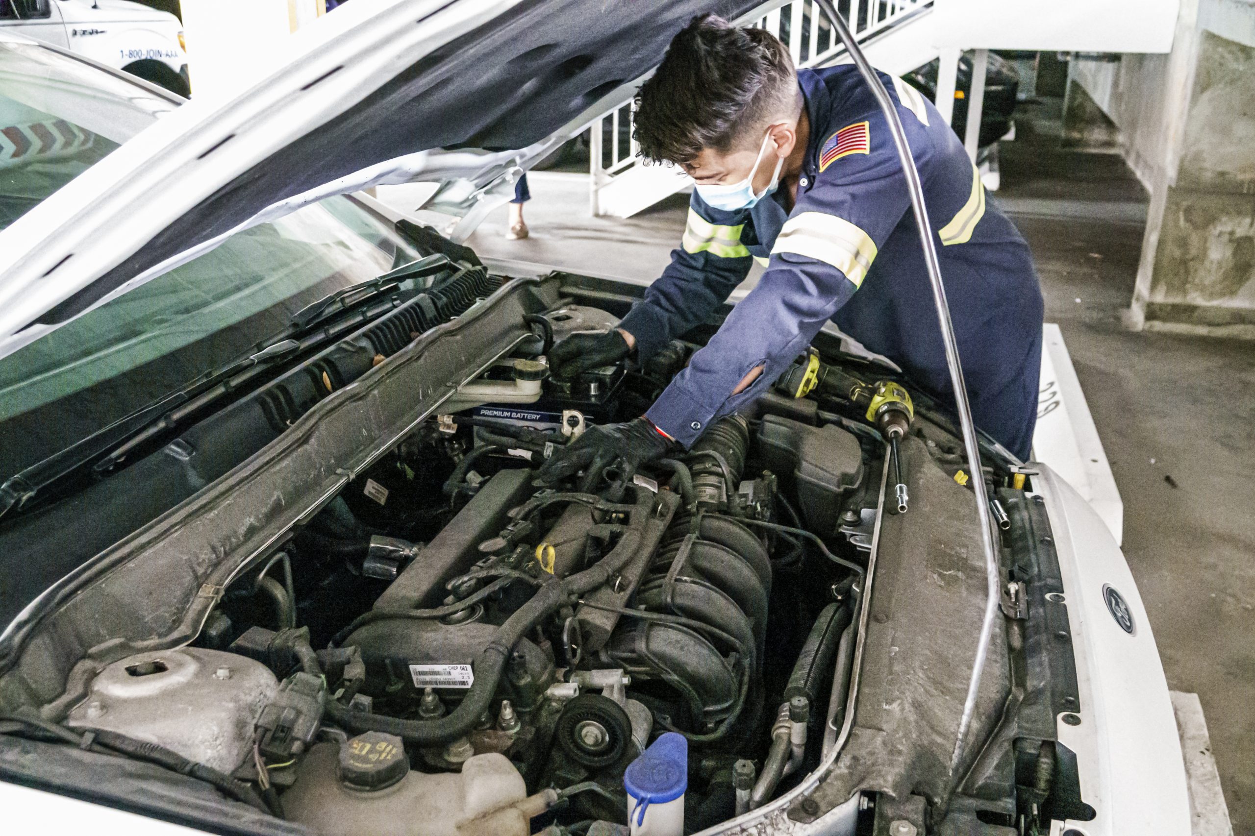 independent car repair shop service technician