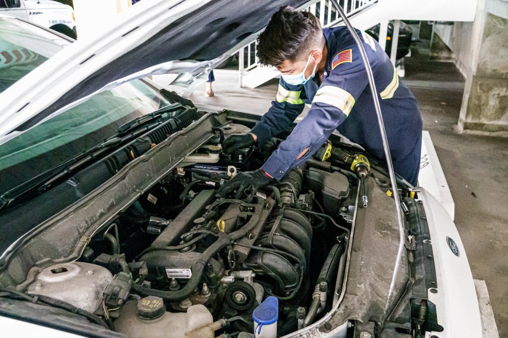 independent car repair shop service technician