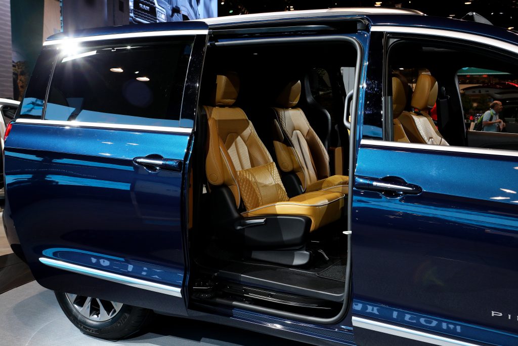 a peek at the new range topping Pinnacle trim of the 2021 Chrysler Pacifica